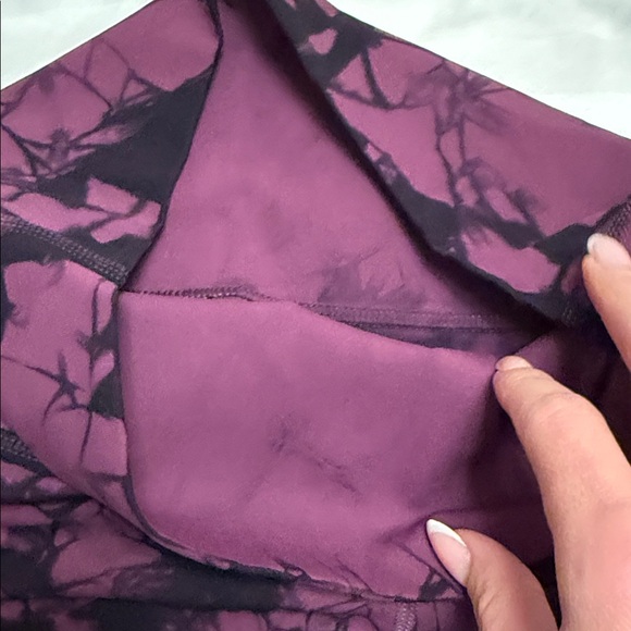 Lululemon Wunder Under High-Rise Leggings – Purple Tie Dye – Full Length - Picture 4 of 8
